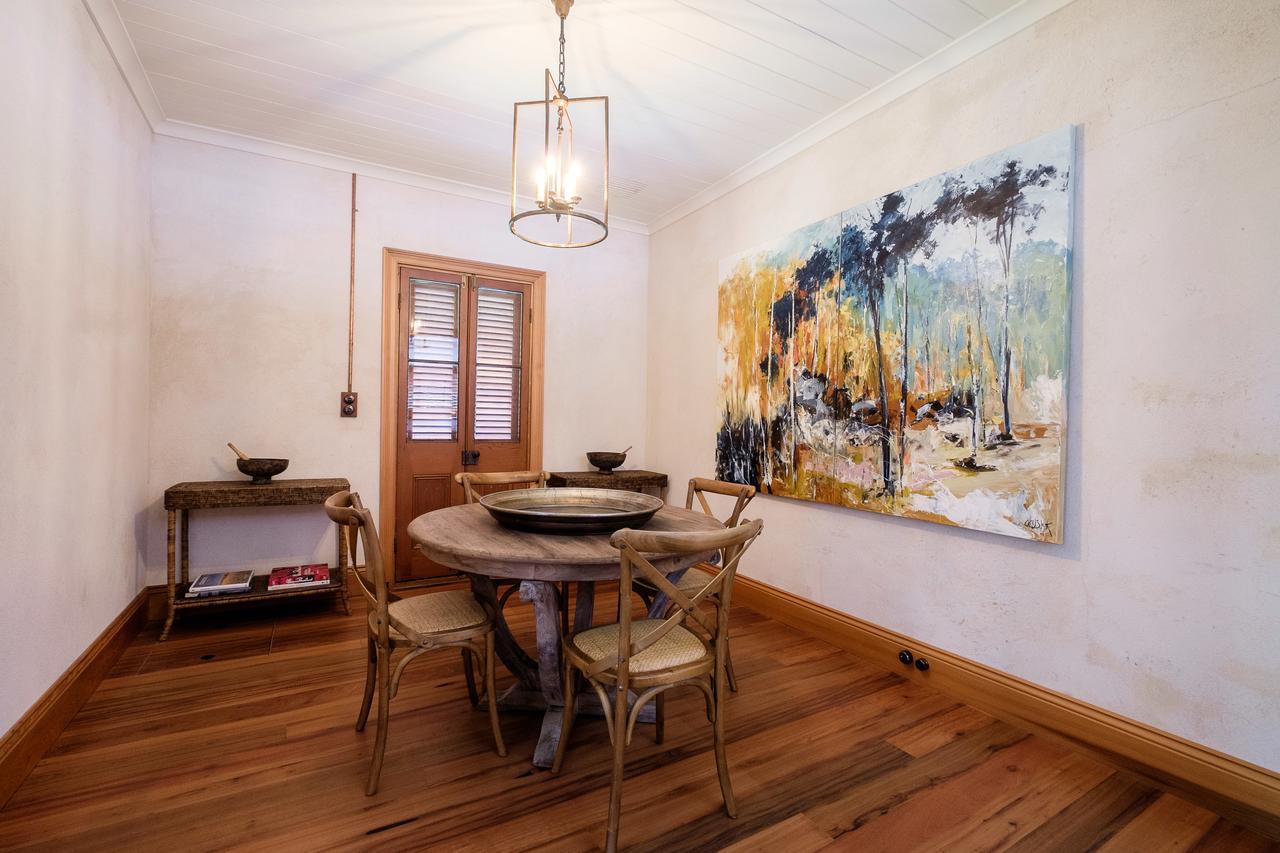 Goonoo Goonoo Station Hotel Tamworth Exterior photo A dining room with a wooden floor
