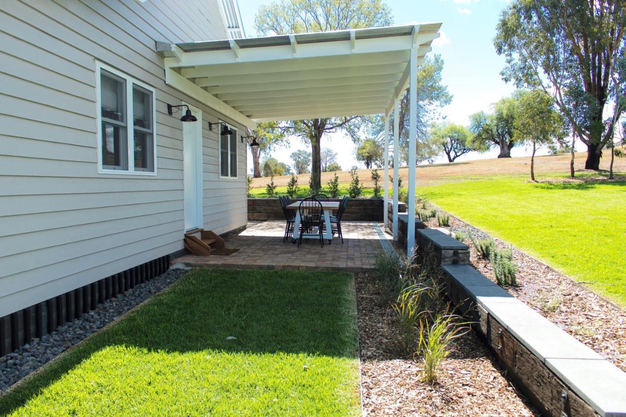 Goonoo Goonoo Station Hotel Tamworth Exterior photo A residential patio with a retractable awning
